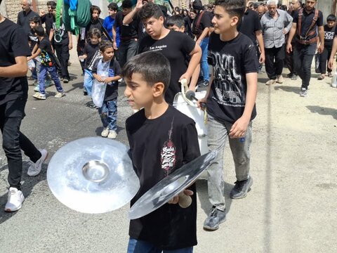 تصاویر/مراسم تاسوعای حسینی در روستای خنب کاشان