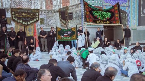 تصاویر/سوگواره هیئت سقایی (العطش) در حرم مطهر پیام‌آور واقعه عاشورا به ایران،
