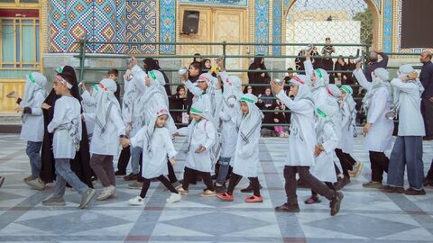 تصاویر/سوگواره هیئت سقایی (العطش) در حرم مطهر پیام‌آور واقعه عاشورا به ایران،