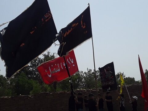 تصاویر/اجتماع مردم شهر غرق آباد در روز تاسوعای حسینی