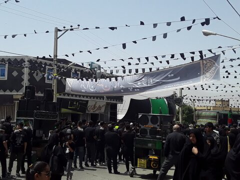 تصاویر/اجتماع مردم شهر غرق آباد در روز تاسوعای حسینی