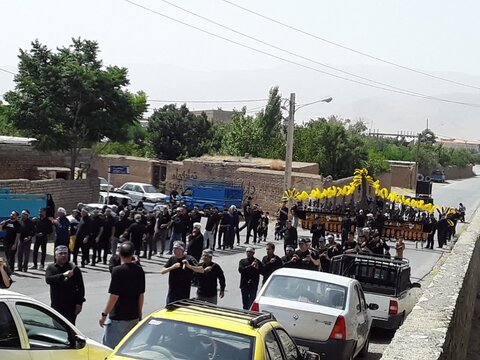 تصاویر/اجتماع مردم شهر غرق آباد در روز تاسوعای حسینی