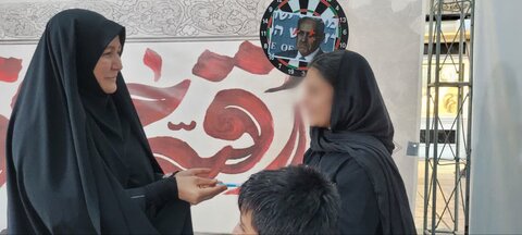 تصاویر/حضور مبلغین موسسه آموزش عالی ریحانة النبی اراک در غرفه محرم