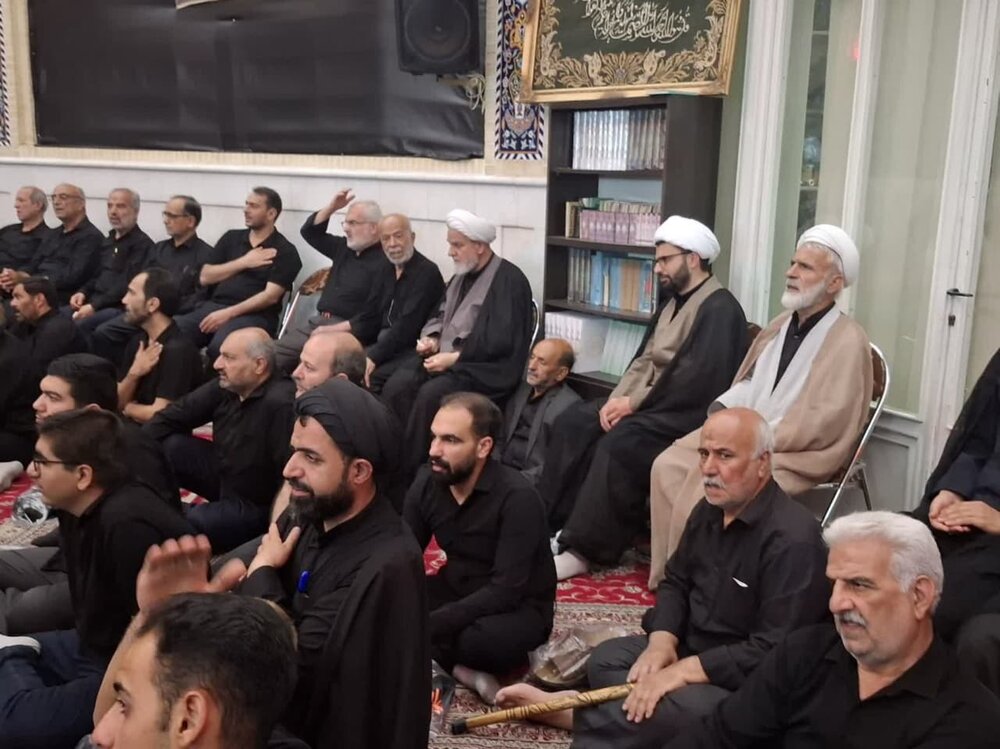 مراسم عزاداری شب تاسوعا در هیئت حضرت ابوالفضل(ع) مدرسه علمیه کاشان + عکس و فیلم