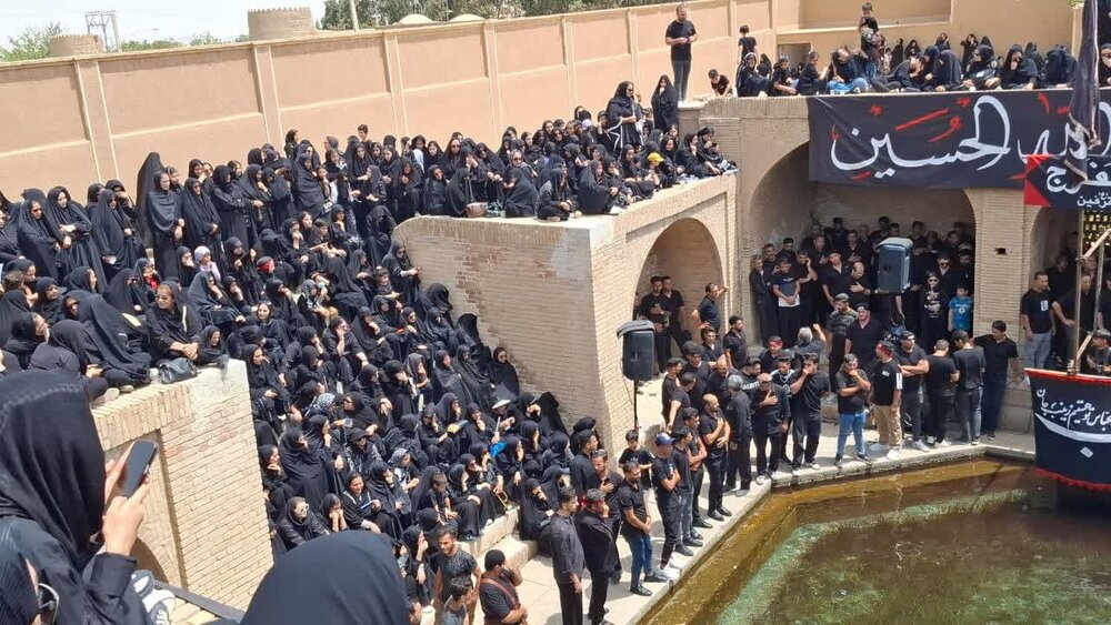 مراسم باشکوه تاسوعای حسینی کنارچشمه سلیمانیه فین کاشان برگزار شد