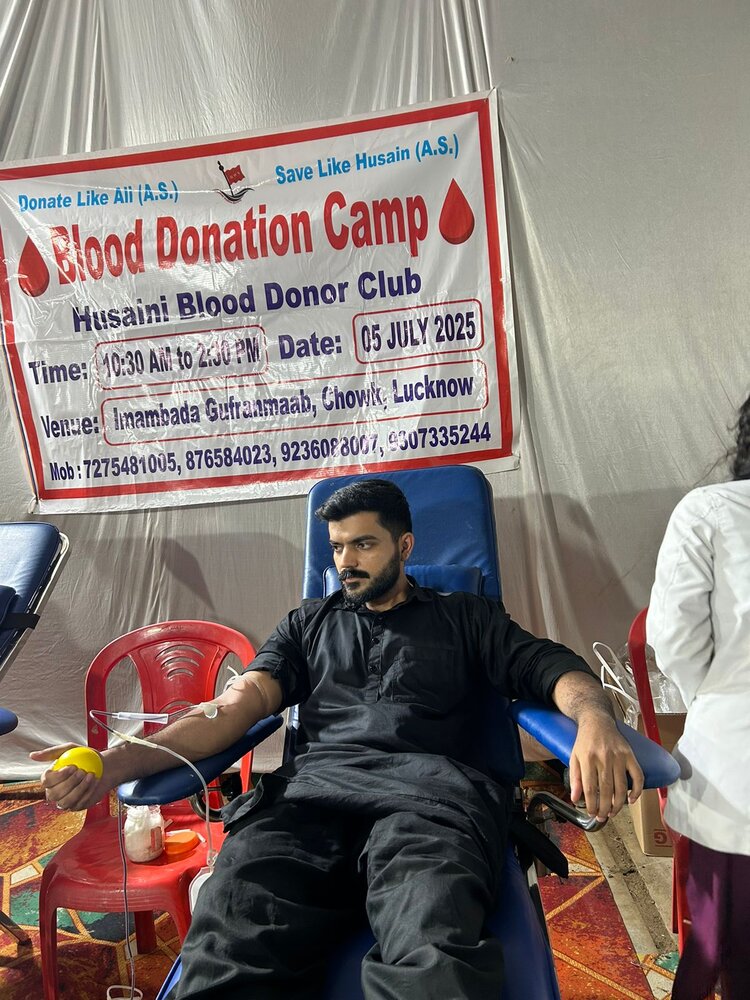 इमाम हुसैन (अ) के नाम पर अज़ादारो और विद्वानों ने किया रक्तदान