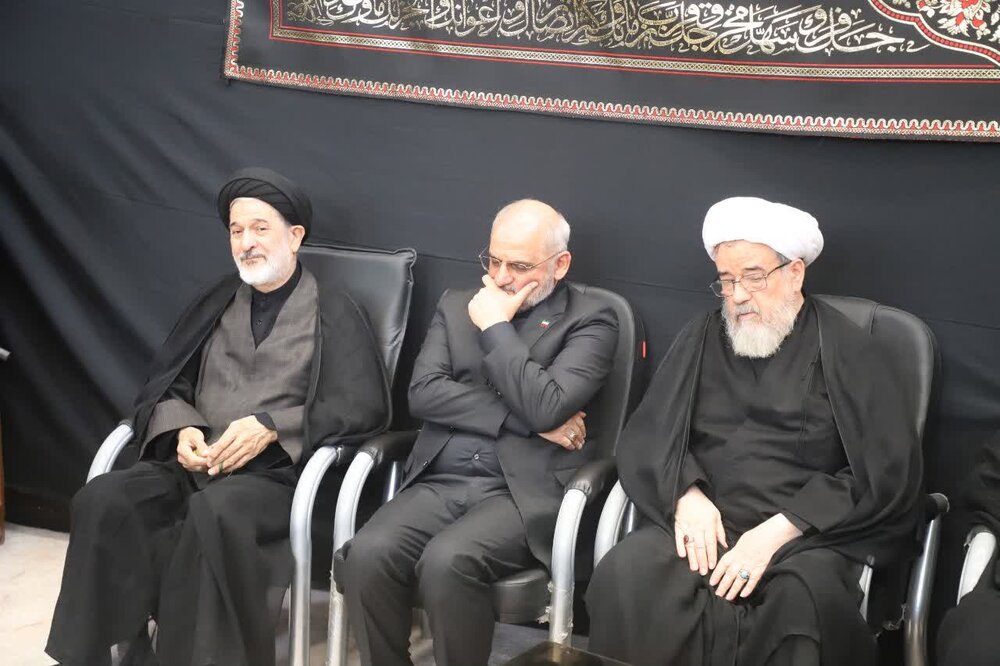 حضور رئس دفتر رئیس جمهور در عزاداری بیوت مراجع عظام تقلید