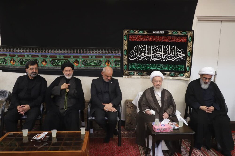 حضور رئیس دفتر رئیس‌جمهور در عزاداری بیوت مراجع عظام تقلید قم + عکس