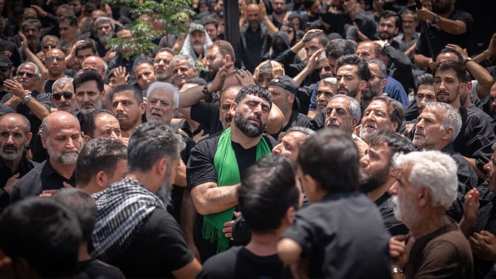 تصاویر| اجتماع پرشور عزاداران حسینی در کرج؛ سیاه‌پوشان تاسوعا در میدان قدس