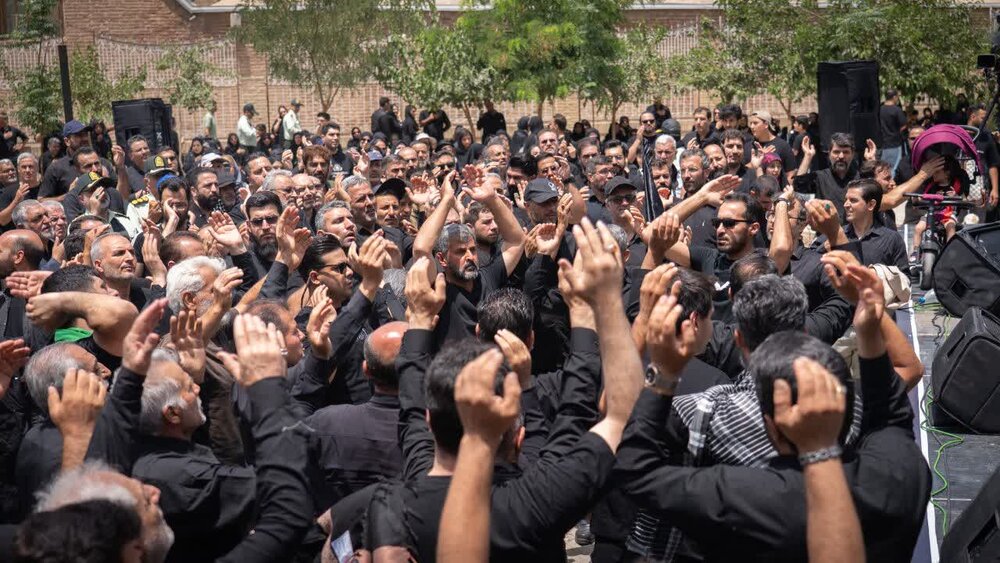 تصاویر| اجتماع پرشور عزاداران حسینی در کرج؛ سیاه‌پوشان تاسوعا در میدان قدس