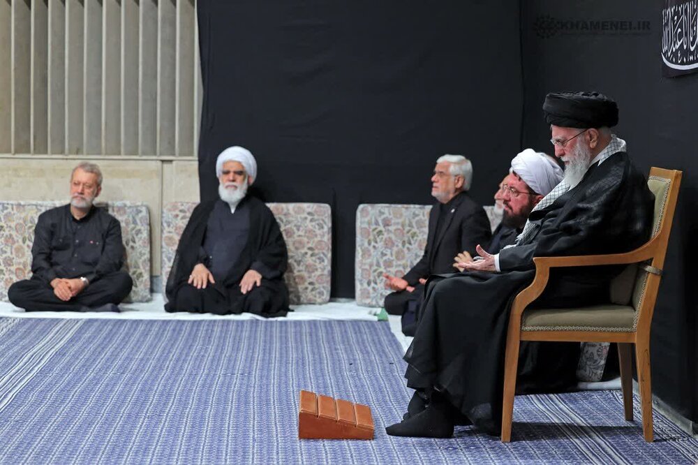 حسینیۂ امام خمینی تہران میں شب عاشور کی مجلس رہبر انقلاب کی شرکت+تصاویر