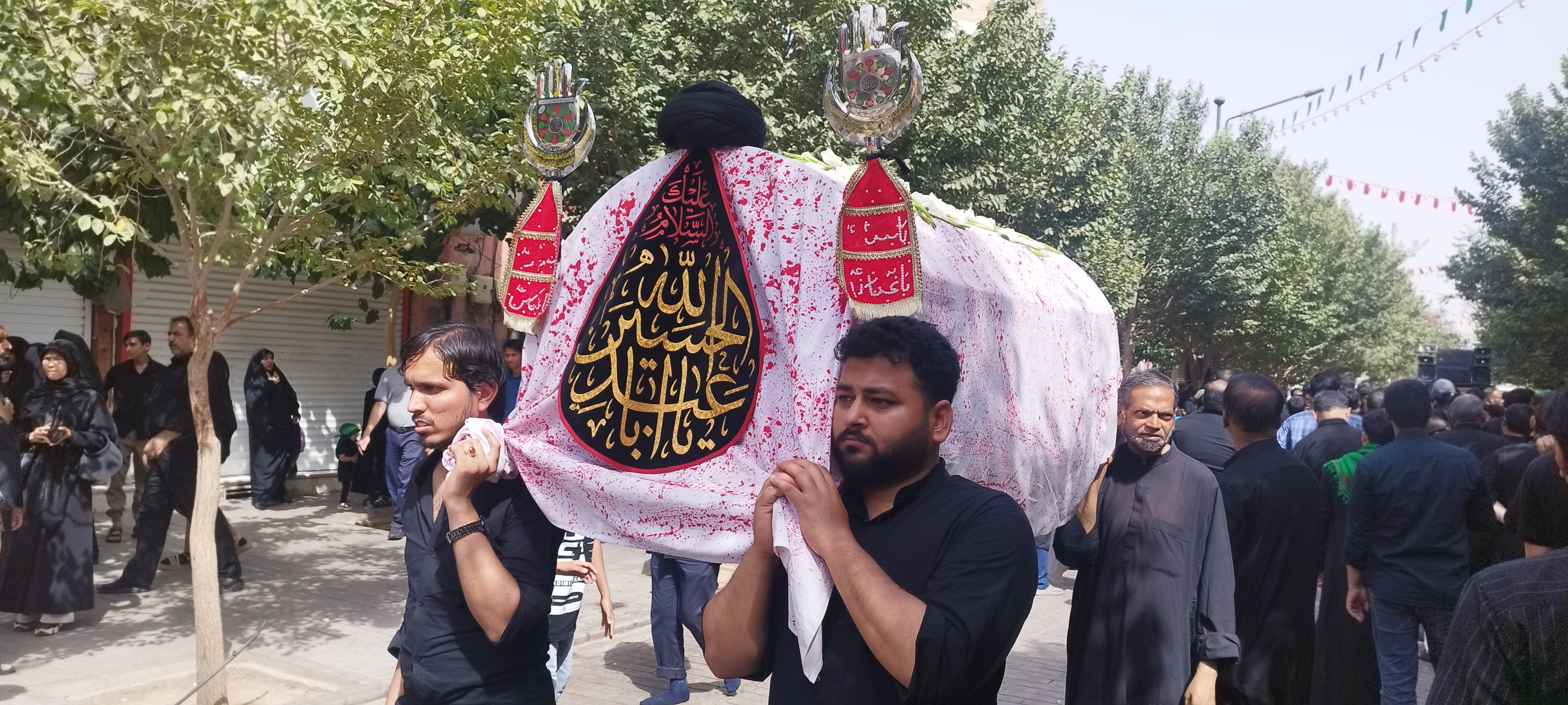 कुम अलमुकद्देसा में अशूरा के दिन भारतीय दीनी छात्रों ने जुलूस निकालकर वक्त के इमाम को पूरसा पेश किया