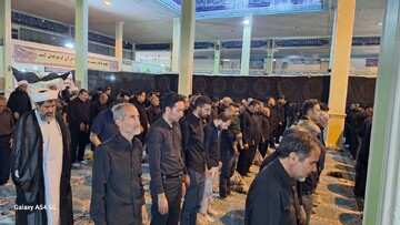 تصاویر/ اقامه نماز ظهر عاشورا در میاندوآب