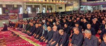 تصاویر/ اقامه نماز ظهر عاشورا در آذرشهر