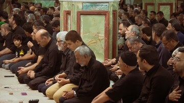 تصاویر/ آئین مقتل‌خوانی و نماز ظهر عاشورا در هلال بن علی (ع )