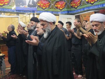 عزاداری و نماز ظهر عاشورا در حسینیه مرحوم آیت الله العظمی فاضل لنکرانی(ره)
