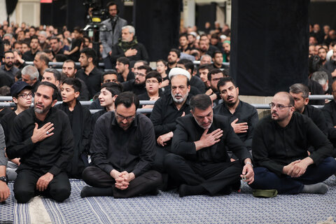 تصاویر/ مراسم عزاداری شب عاشورای حسینی (علیه‌السلام) با حضور رهبر انقلاب