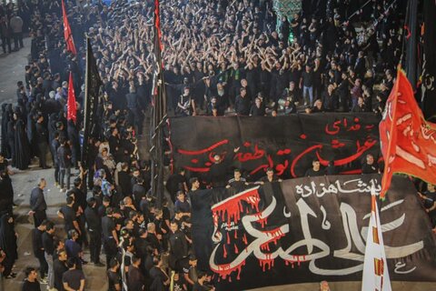 تصاویر/ عزاداری هیئات مذهبی آران وبیدگل شب عاشورای حسینی در هلال بن علی (ع)