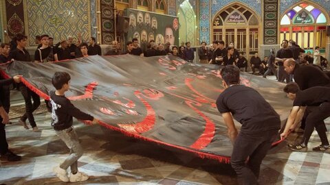 تصاویر/ عزاداری هیئات مذهبی آران وبیدگل شب عاشورای حسینی در هلال بن علی (ع)