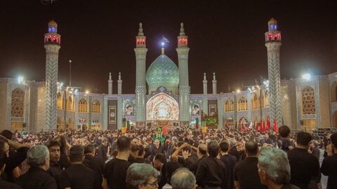 تصاویر/ عزاداری هیئات مذهبی آران وبیدگل شب عاشورای حسینی در هلال بن علی (ع)