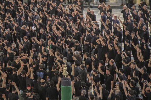 تصاویر/ عزاداری هیئات مذهبی آران وبیدگل شب عاشورای حسینی در هلال بن علی (ع)