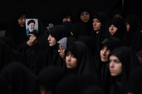 Photos/Cérémonie de deuil dans la nuit d'Achoura (que la paix soit sur lui) en présence du Guide de la Révolution