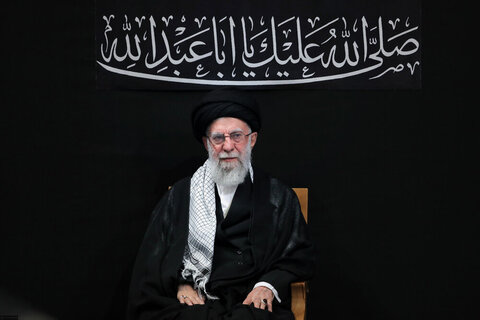 Photos/Cérémonie de deuil dans la nuit d'Achoura (que la paix soit sur lui) en présence du Guide de la Révolution