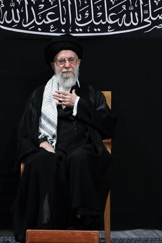 Photos/Cérémonie de deuil dans la nuit d'Achoura (que la paix soit sur lui) en présence du Guide de la Révolution