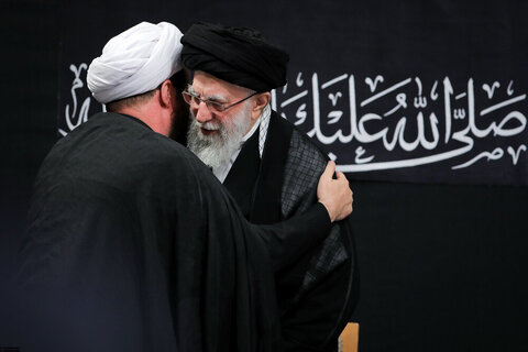 Photos/Cérémonie de deuil dans la nuit d'Achoura (que la paix soit sur lui) en présence du Guide de la Révolution