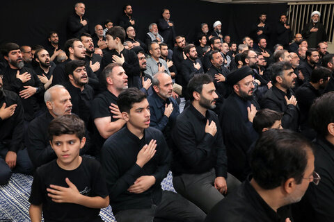 Photos/Cérémonie de deuil dans la nuit d'Achoura (que la paix soit sur lui) en présence du Guide de la Révolution