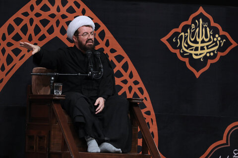 Photos/Cérémonie de deuil dans la nuit d'Achoura (que la paix soit sur lui) en présence du Guide de la Révolution