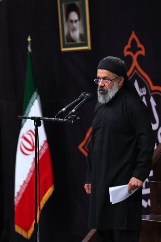 Photos/Cérémonie de deuil dans la nuit d'Achoura (que la paix soit sur lui) en présence du Guide de la Révolution