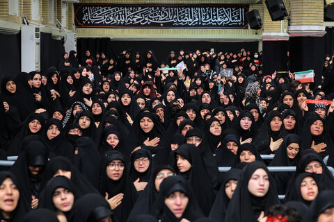 Photos/Cérémonie de deuil dans la nuit d'Achoura (que la paix soit sur lui) en présence du Guide de la Révolution