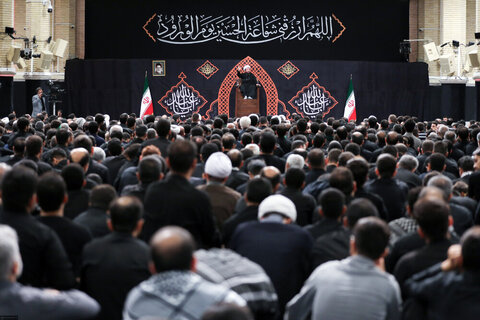 Photos/Cérémonie de deuil dans la nuit d'Achoura (que la paix soit sur lui) en présence du Guide de la Révolution