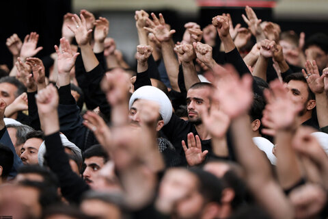 Photos/Cérémonie de deuil dans la nuit d'Achoura (que la paix soit sur lui) en présence du Guide de la Révolution