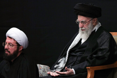 Photos/Cérémonie de deuil dans la nuit d'Achoura (que la paix soit sur lui) en présence du Guide de la Révolution