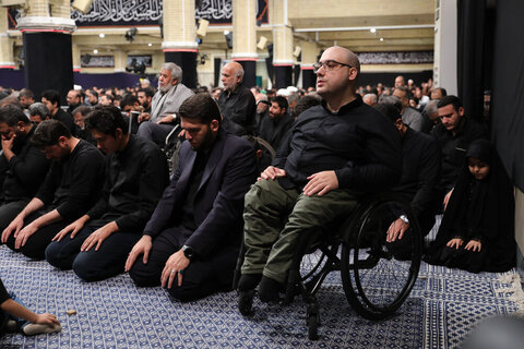 Photos/Cérémonie de deuil dans la nuit d'Achoura (que la paix soit sur lui) en présence du Guide de la Révolution