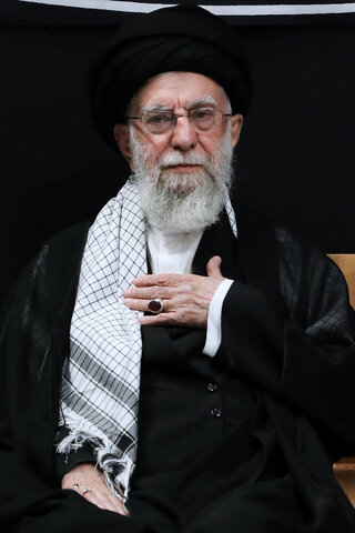 Photos/Cérémonie de deuil dans la nuit d'Achoura (que la paix soit sur lui) en présence du Guide de la Révolution