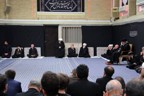 Photos/Cérémonie de deuil dans la nuit d'Achoura (que la paix soit sur lui) en présence du Guide de la Révolution