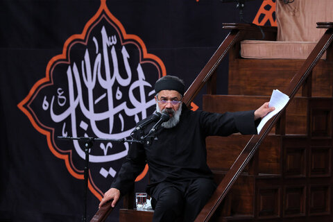 Photos/Cérémonie de deuil dans la nuit d'Achoura (que la paix soit sur lui) en présence du Guide de la Révolution