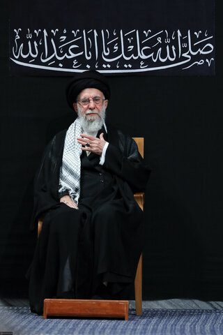 Photos/Cérémonie de deuil dans la nuit d'Achoura (que la paix soit sur lui) en présence du Guide de la Révolution