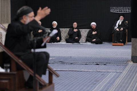 Photos/Cérémonie de deuil dans la nuit d'Achoura (que la paix soit sur lui) en présence du Guide de la Révolution