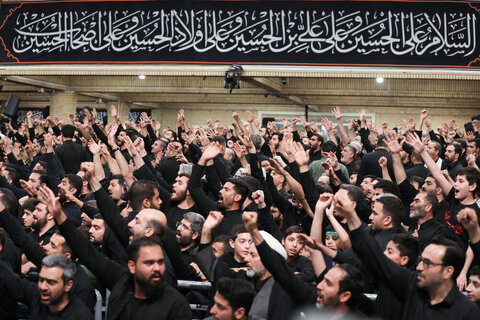 Photos/Cérémonie de deuil dans la nuit d'Achoura (que la paix soit sur lui) en présence du Guide de la Révolution