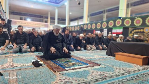 تصاویر/ اقامه نماز ظهر عاشورا در میاندوآب