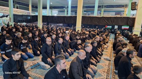 تصاویر/ اقامه نماز ظهر عاشورا در میاندوآب