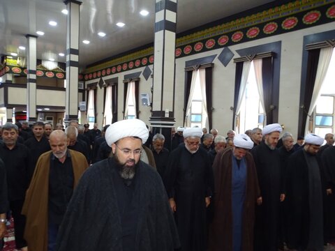 تصاویر/ اقامه نماز ظهر عاشورا در چهاربرج