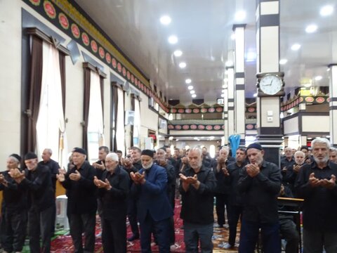 تصاویر/ اقامه نماز ظهر عاشورا در چهاربرج
