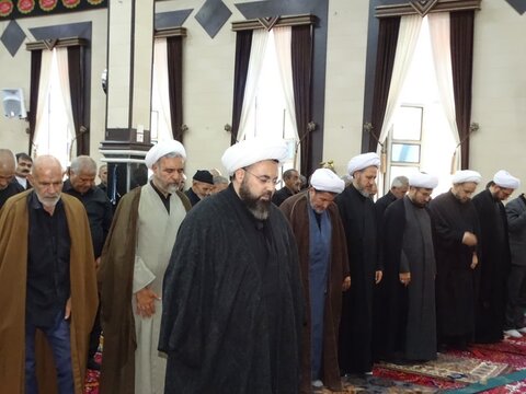 تصاویر/ اقامه نماز ظهر عاشورا در چهاربرج