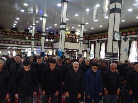 تصاویر/ اقامه نماز ظهر عاشورا در چهاربرج