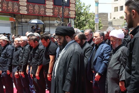 تصاویر/ اقامه نماز ظهر عاشورا در میدان انقلاب زنجان